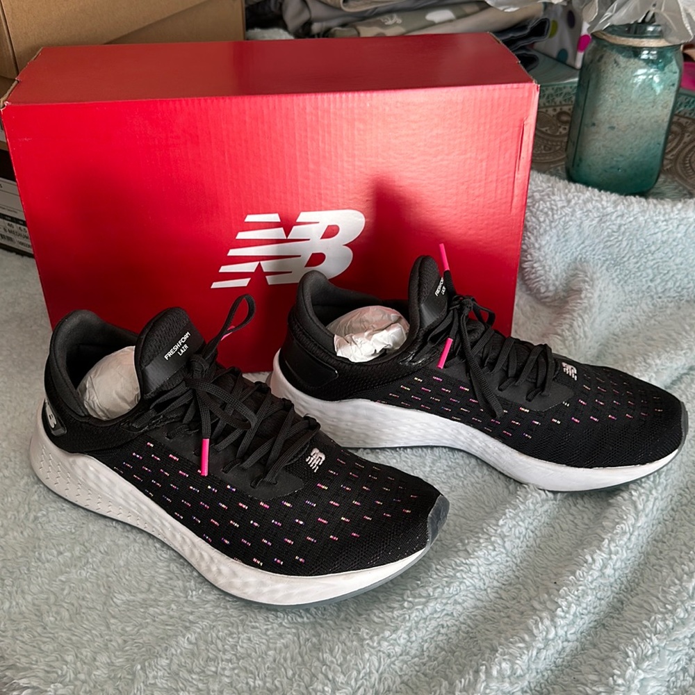 NEW BALANCE SNEAKERS